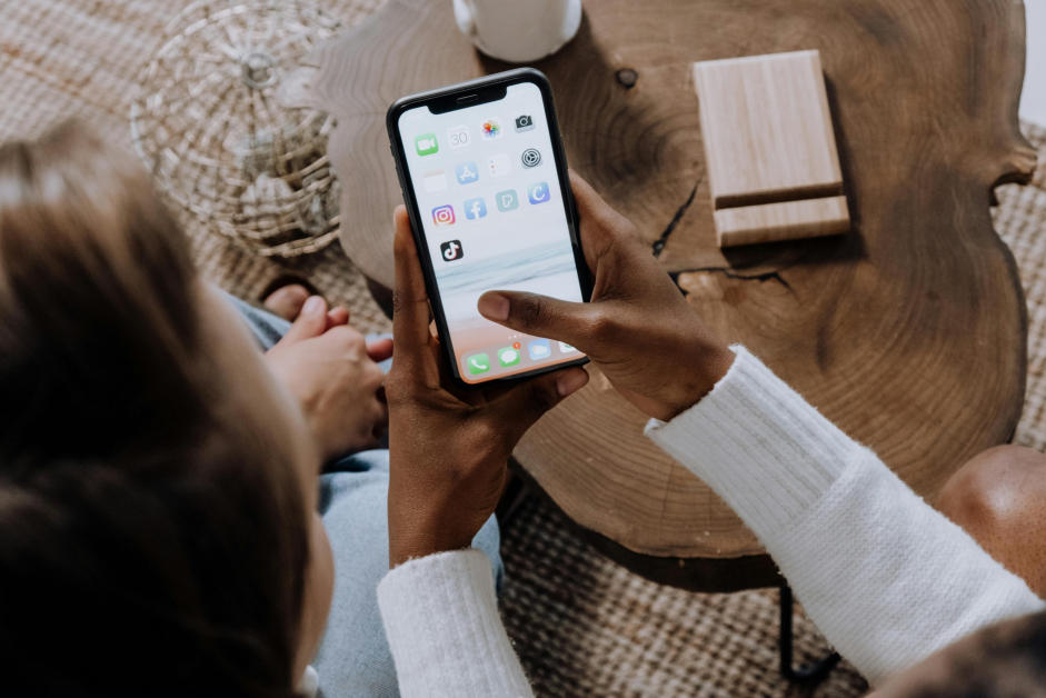 ACMA warns influencers of multi-million-dollar penalties for promoting illegal gambling