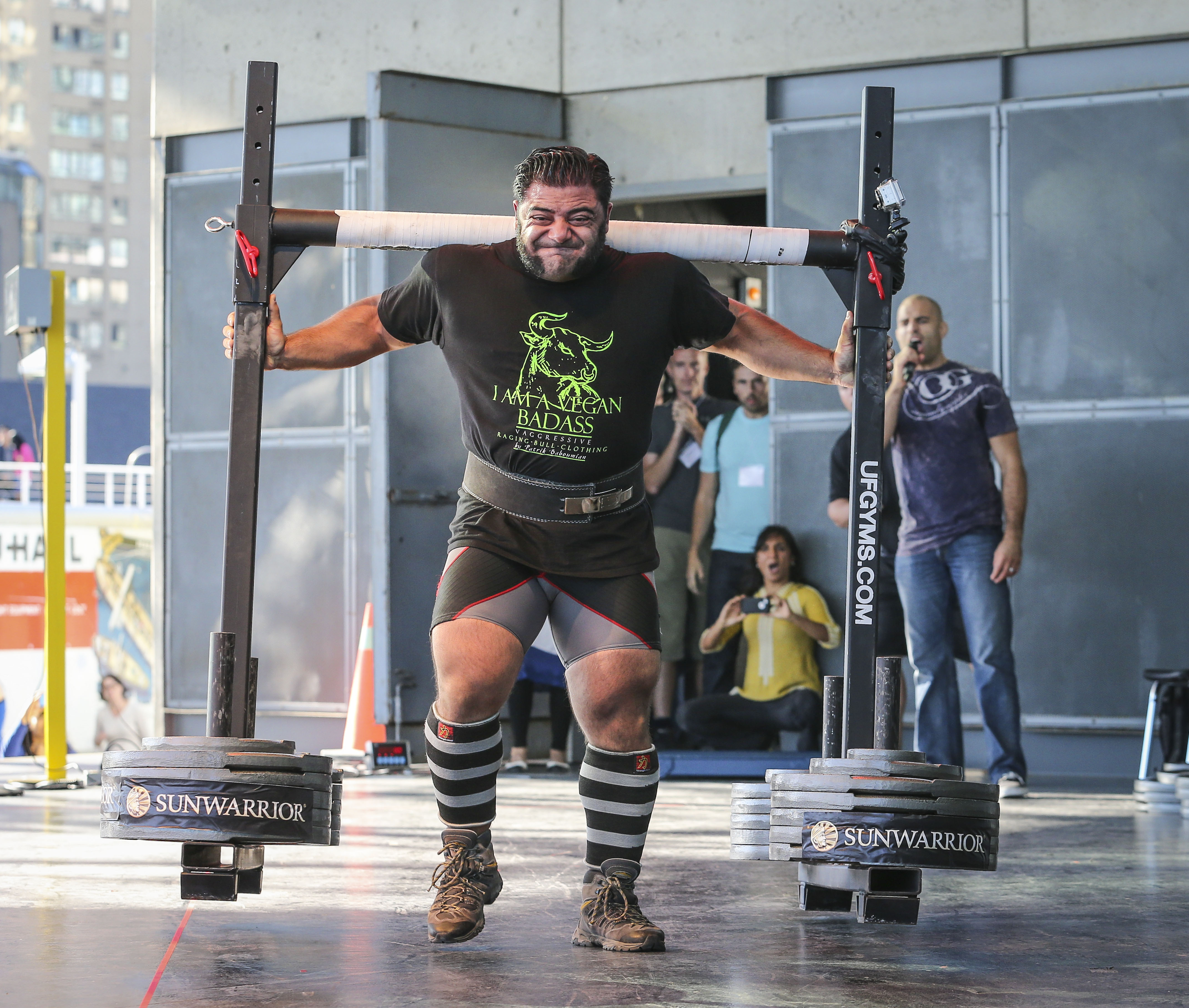 A man breaking the world record by carrying 555 kilos for 10 meters
